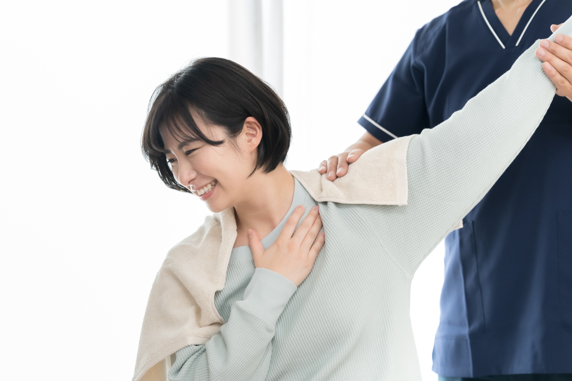 膝や猫背のお悩みにも対応する柔軟な整体